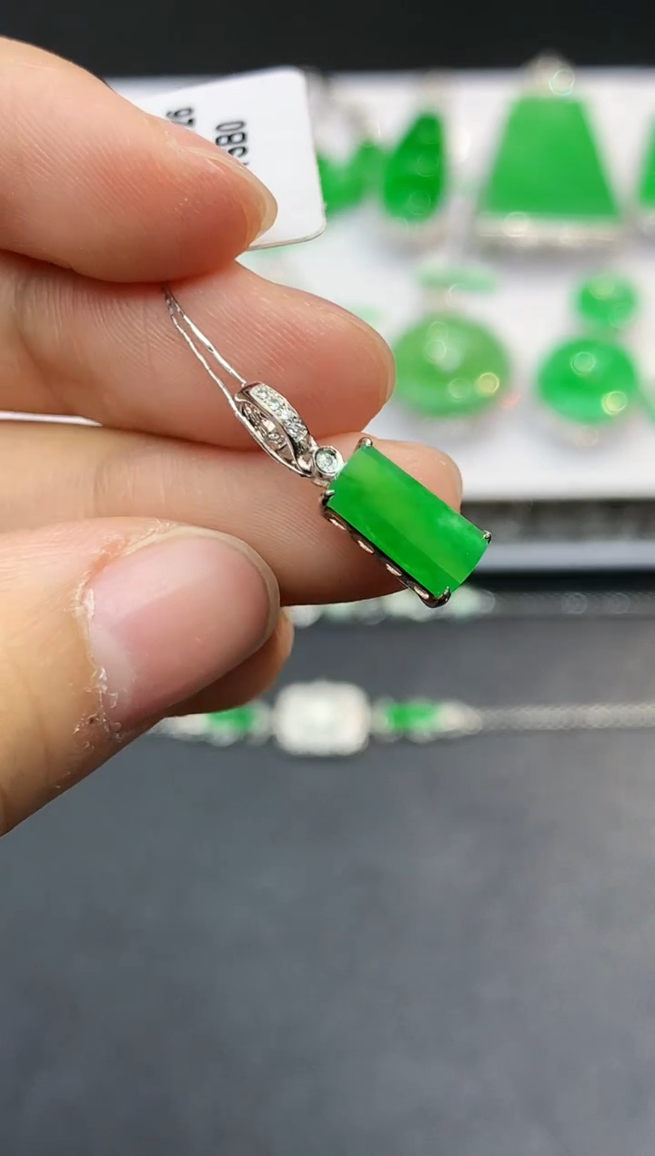 【闪购商品】翡翠吊坠(不含链)18K金镶嵌4709