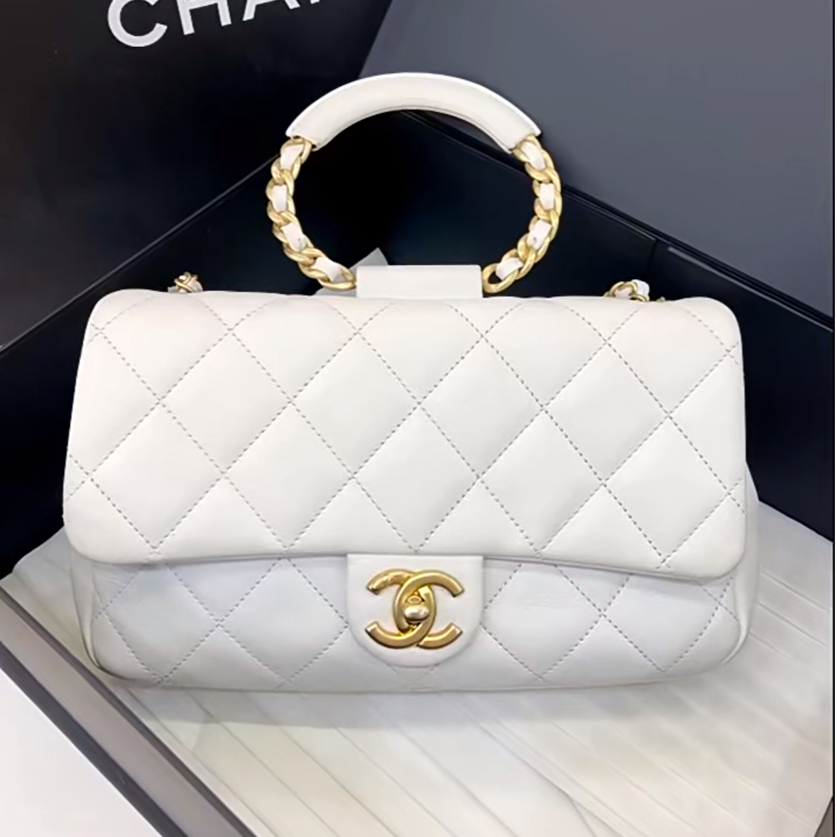 95新 Chanel/香奈儿 小花Jerry20C 口盖包 白色 29开 圆环手柄