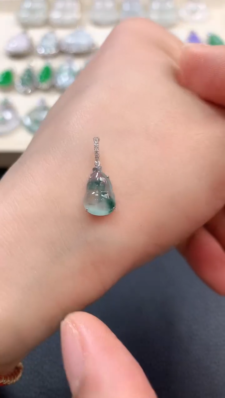 【闪购商品】翡翠吊坠(不含链)18K金镶嵌b40       