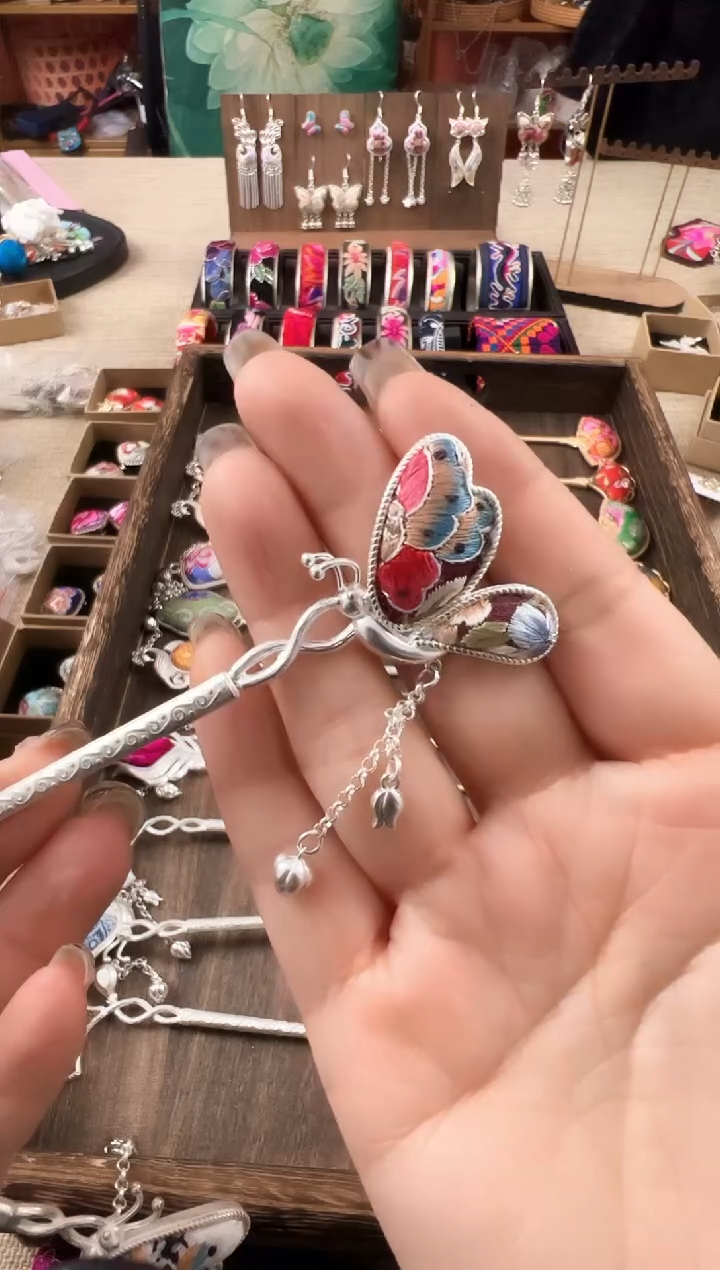 【闪购商品】织绣民族风老绣饰品188