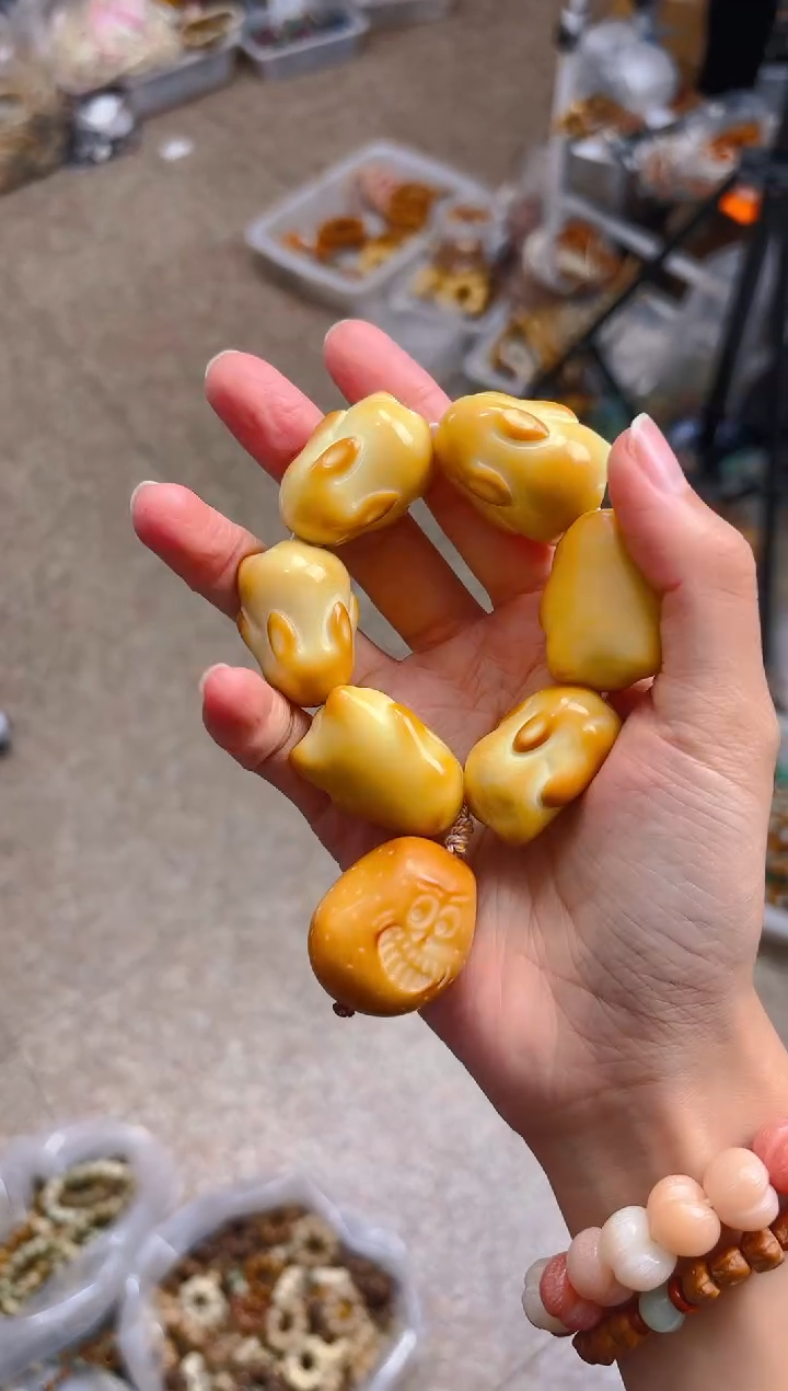 吊坠菩提根/象牙果黄色趴趴兔手捻  土豆