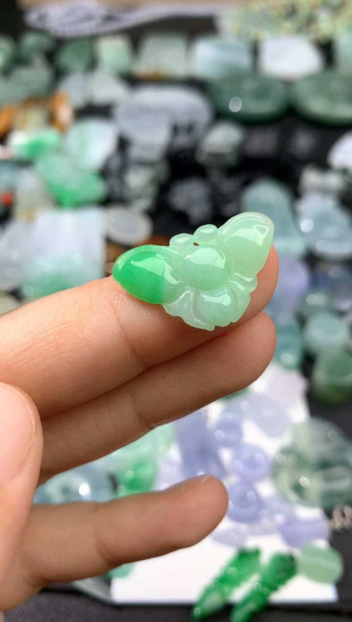 颈饰未镶嵌翡翠吊坠