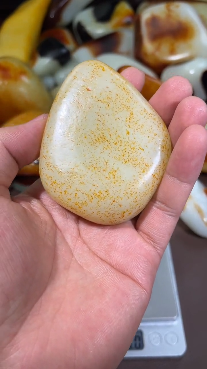 吊坠(不含链)未镶嵌和田玉小****?吊坠