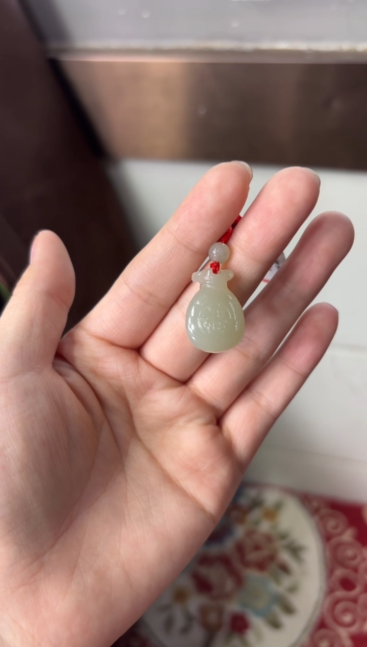 【闪购商品】和田玉吊坠(赠链)未镶嵌且末微色差近矿吊坠