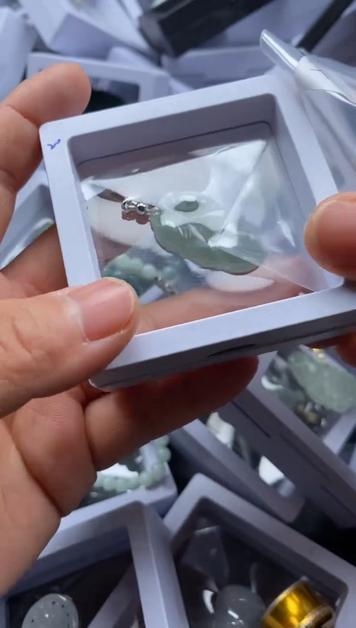 【闪购商品】翡翠吊坠(不含链)未镶嵌40273