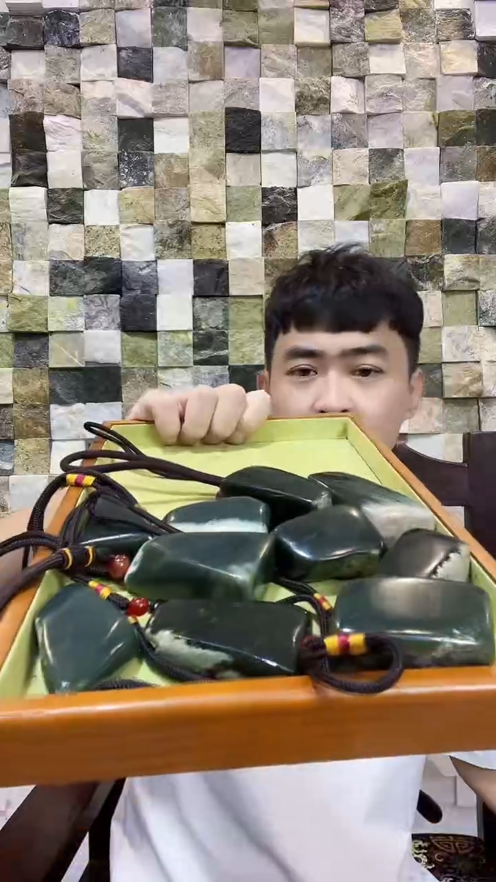 未镶嵌透闪石质玉把件手把石，多样性发货，其中发一