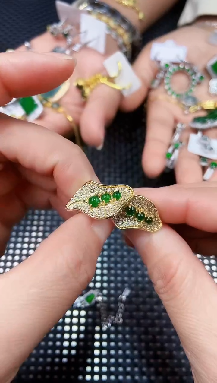 【闪购商品】翡翠耳饰未镶嵌11111111