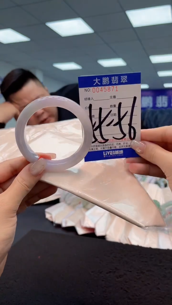 【闪购商品】翡翠手镯未镶嵌AAAAAAAAAA