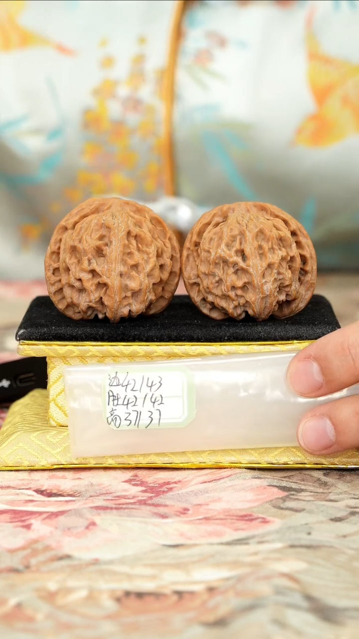 【闪购商品】文玩核桃把件苹果园