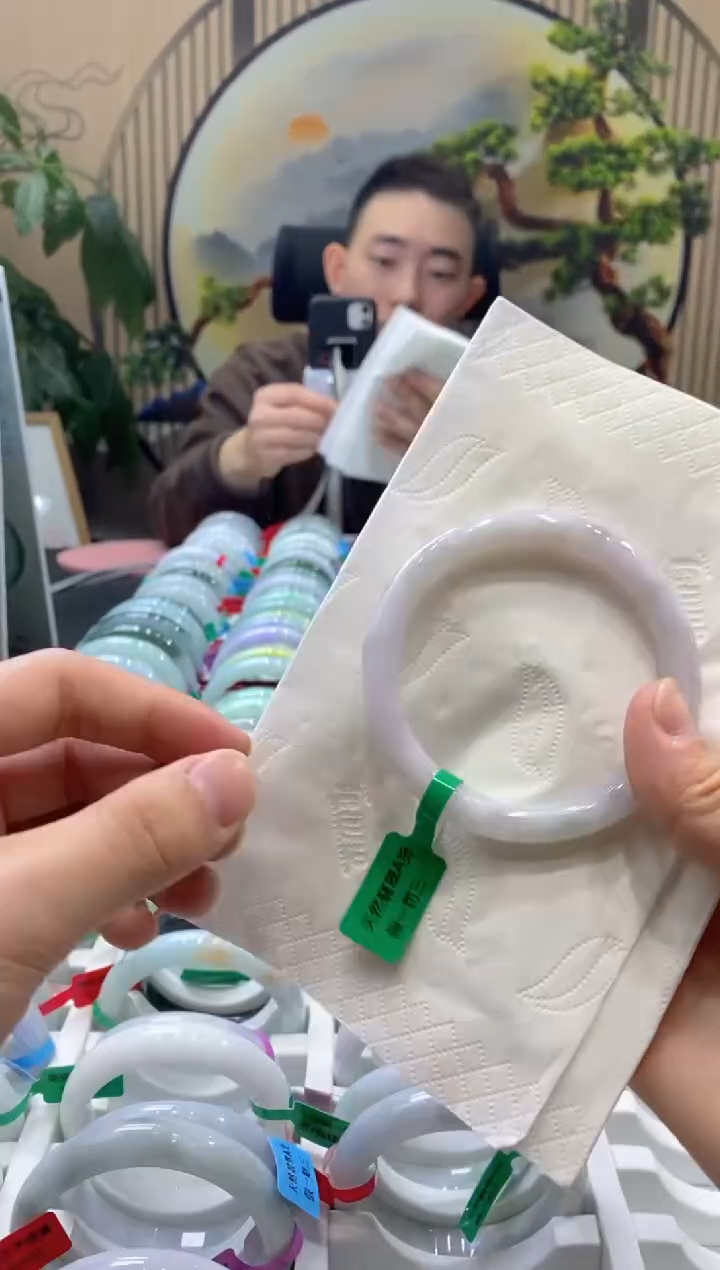 【闪购商品】翡翠手镯未镶嵌0000014770