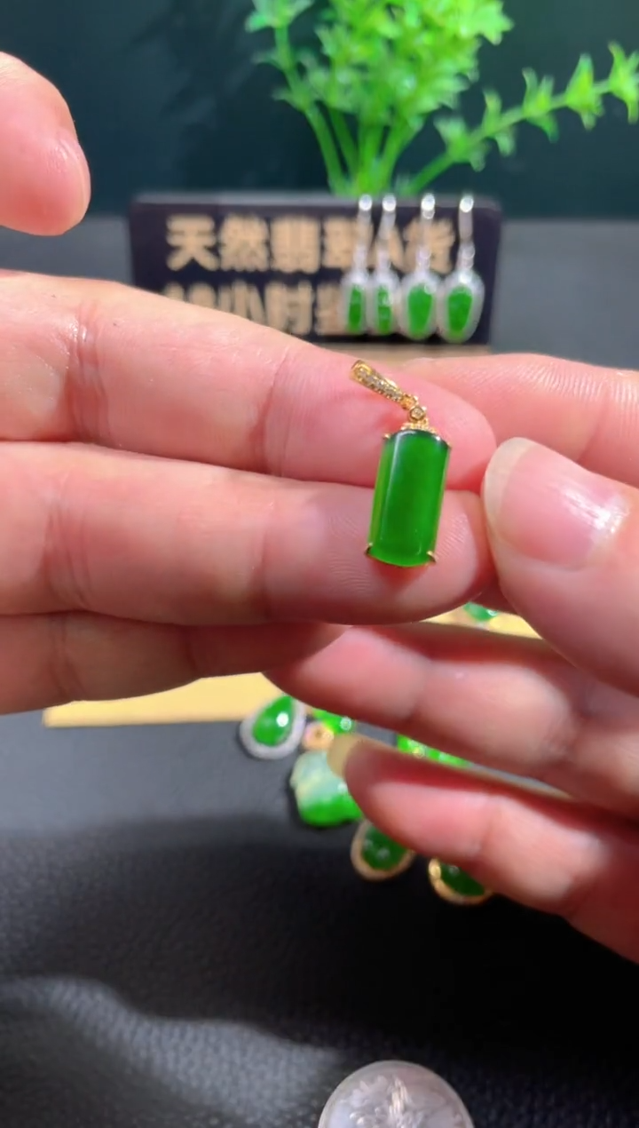 【闪购商品】翡翠颈饰18K金镶嵌翡翠