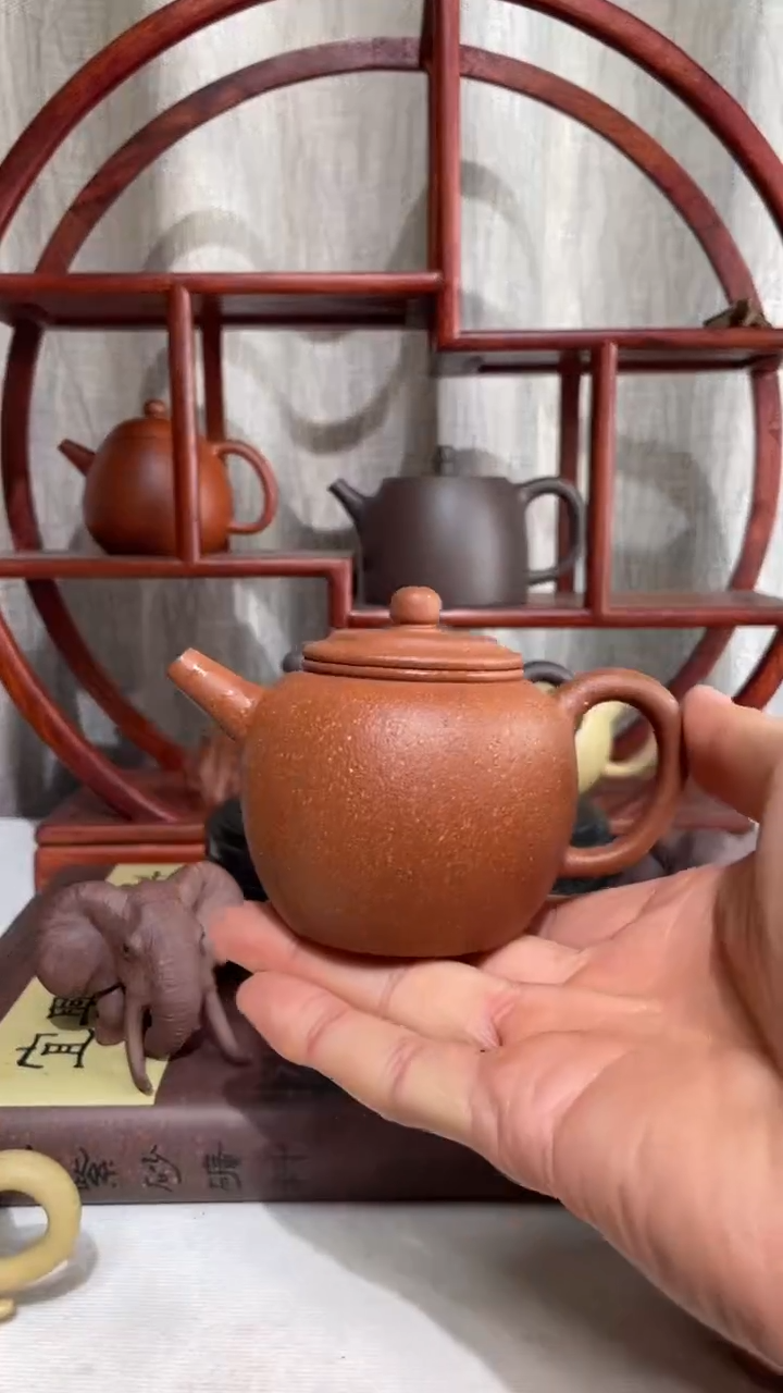 【闪购商品】紫砂茶壶宝山红降坡怀月130cc