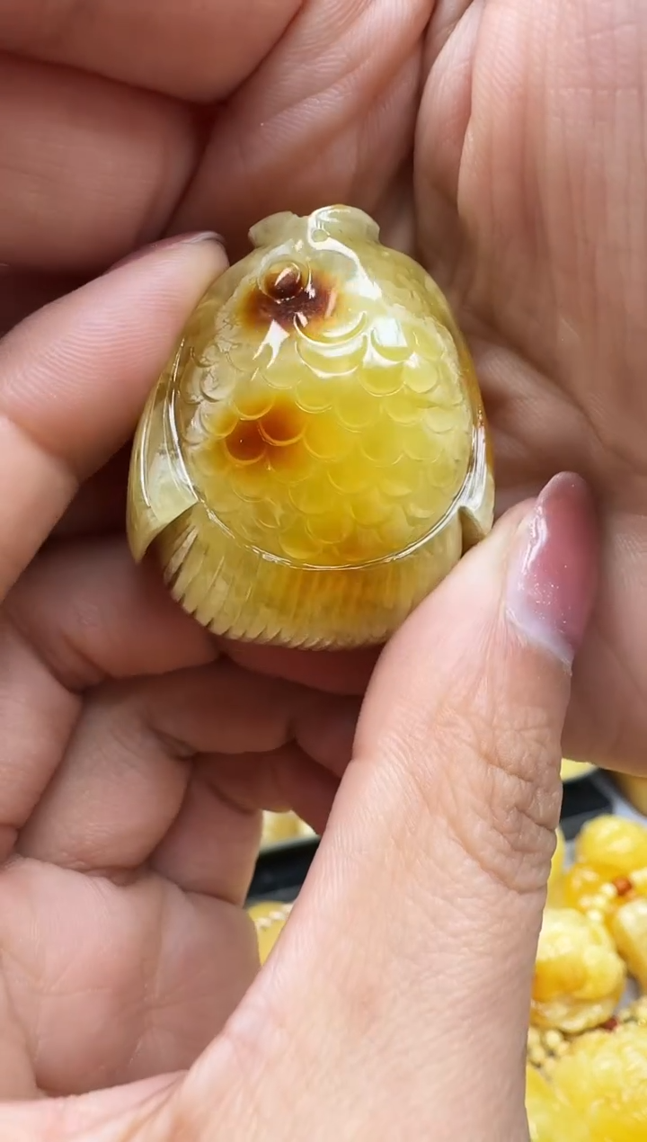 【闪购商品】琥珀裸石未镶嵌挂坠