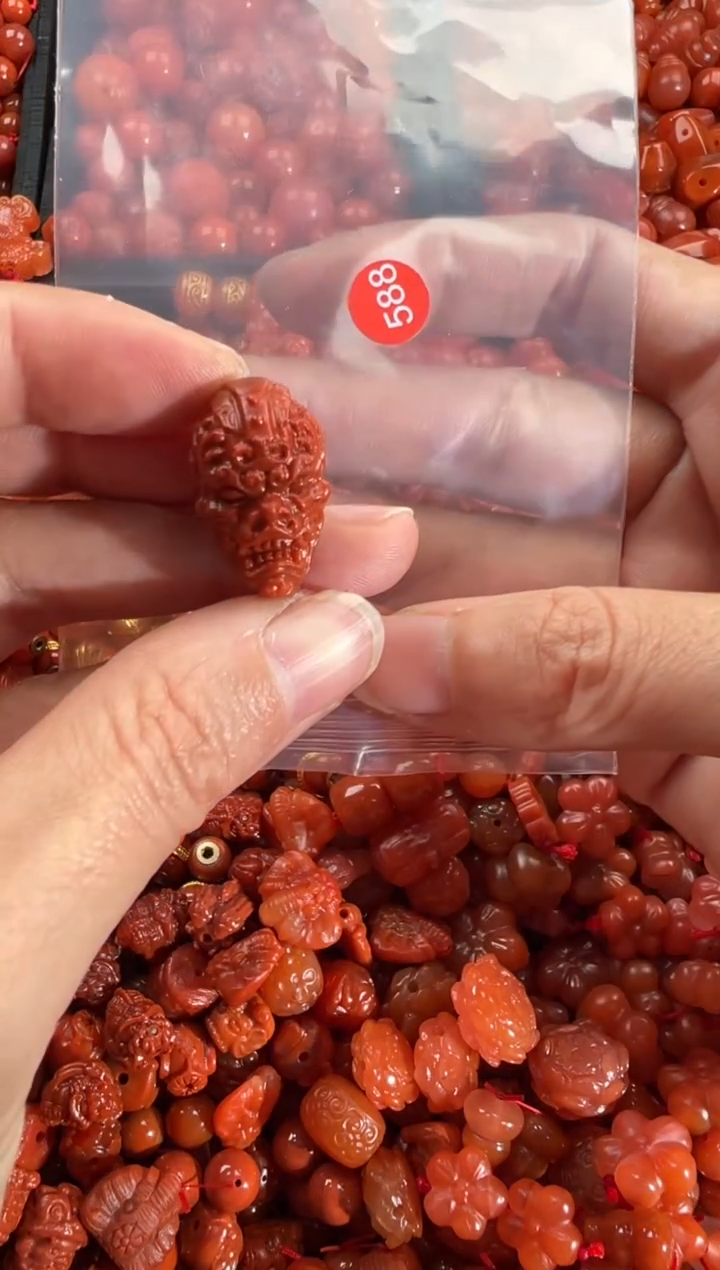 【闪购商品】南红玛瑙颈饰未镶嵌1