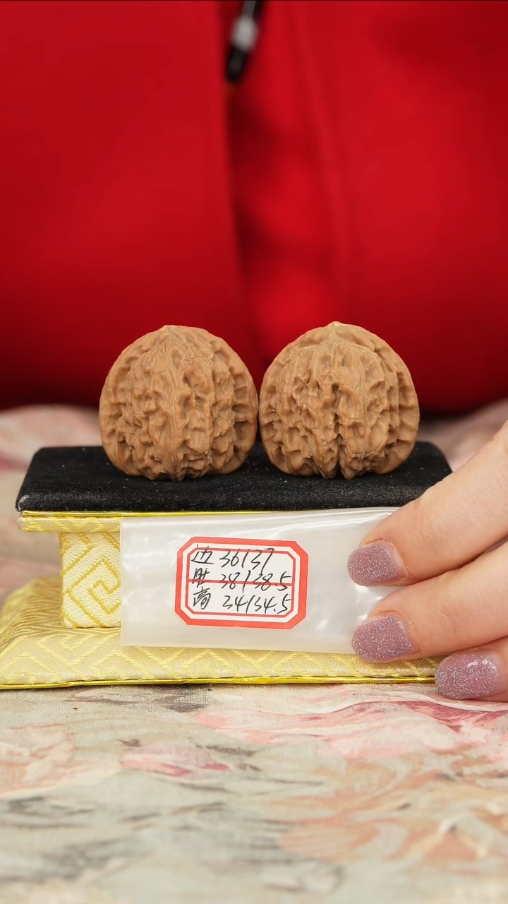 【闪购商品】文玩核桃把件白狮子