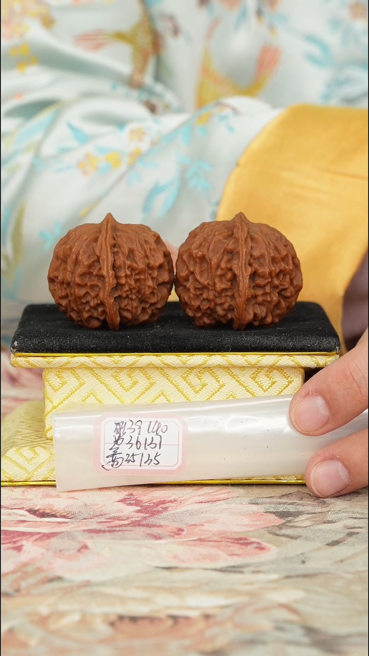 【闪购商品】文玩核桃把件非嫁接元宝