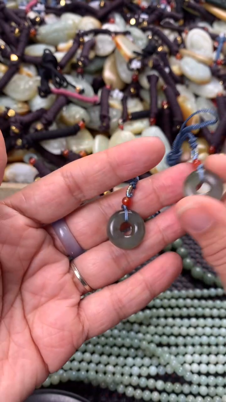 【闪购商品】和田玉颈饰未镶嵌多样性发货没有证书拍一发一有瑕