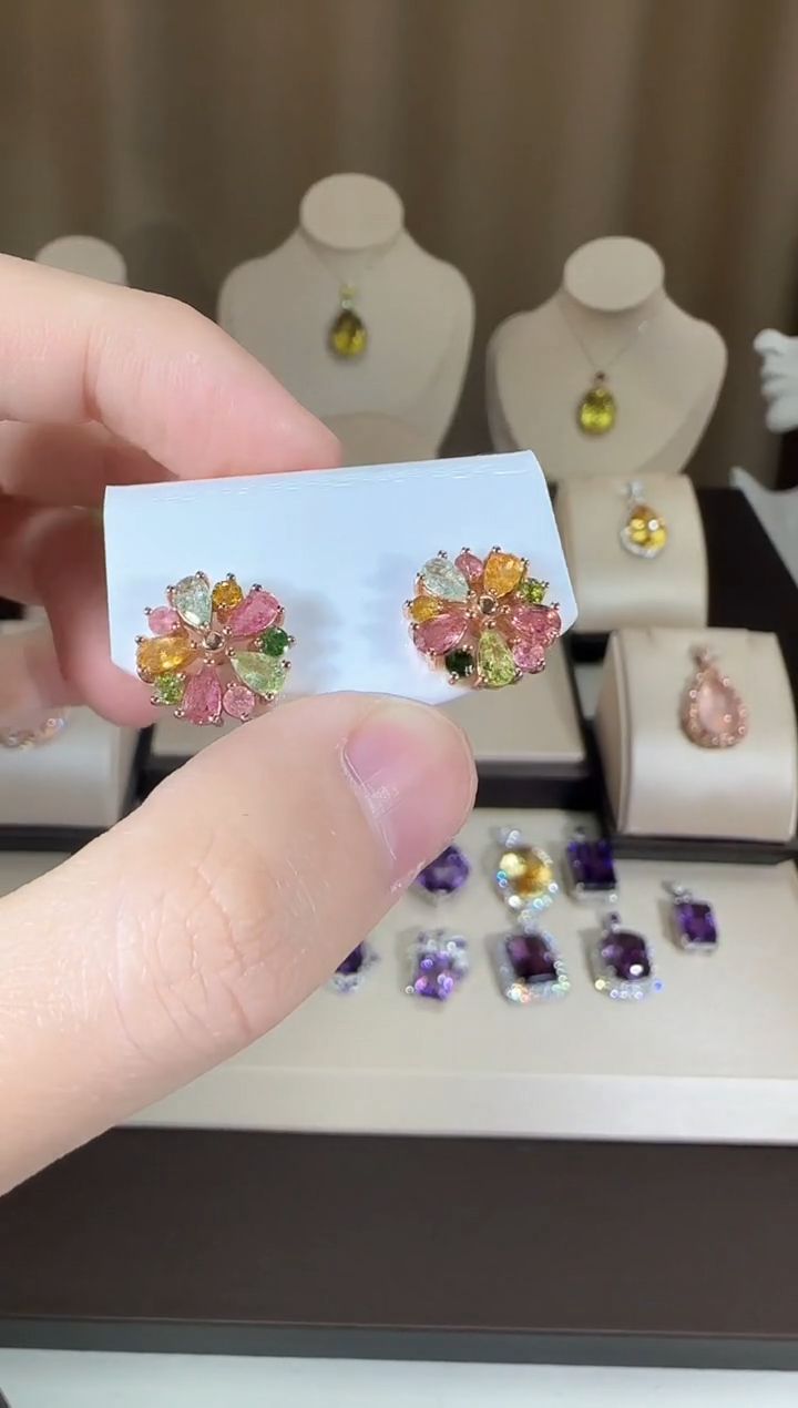 【闪购商品】碧玺耳饰银S925镶嵌13mm