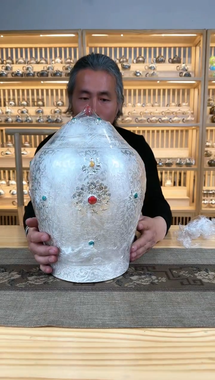 【闪购商品】缠枝镶嵌足银水缸茶道周边