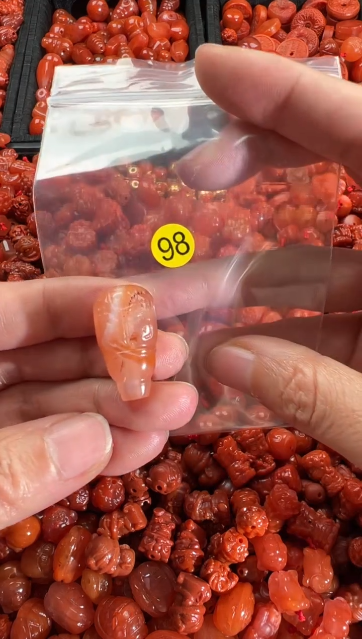 【闪购商品】南红玛瑙颈饰未镶嵌1