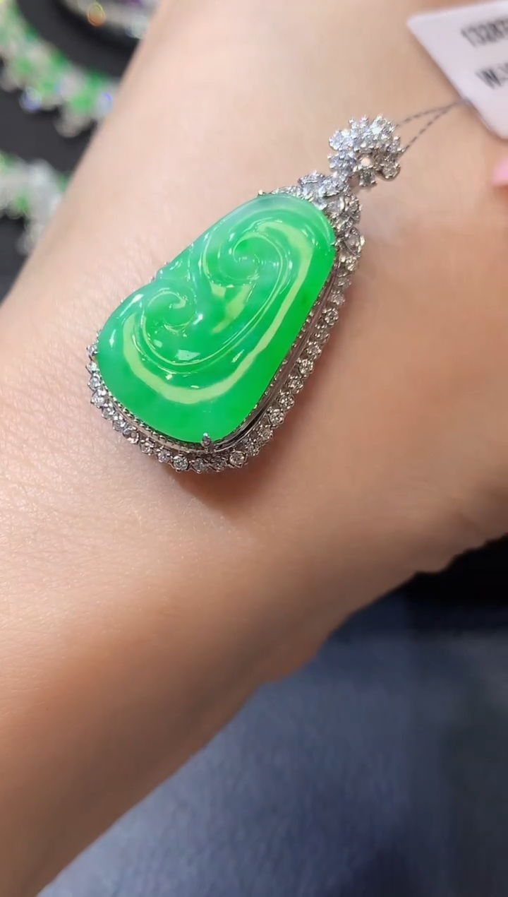 【闪购商品】翡翠吊坠(不含链)18K金镶嵌D17