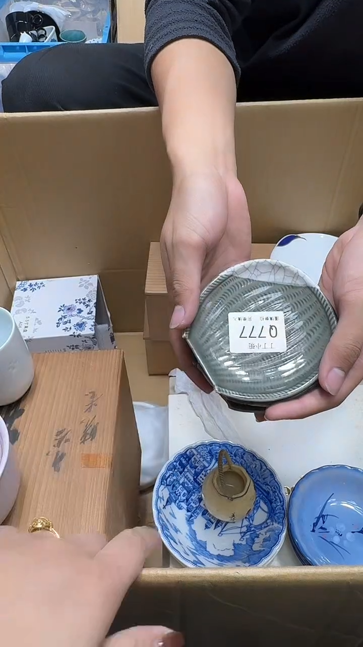 瓷片H****制777        