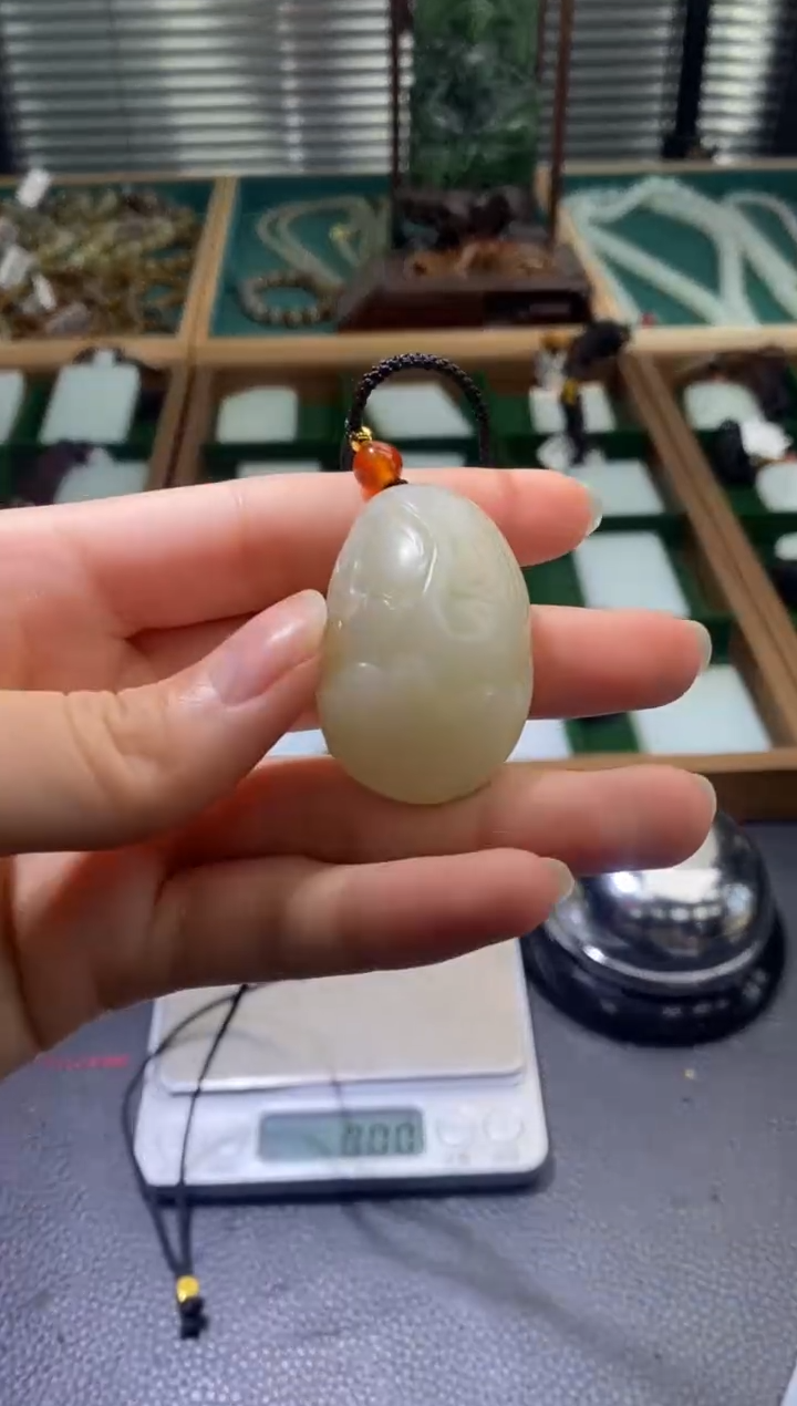 颈饰未镶嵌和田玉且末料吊坠