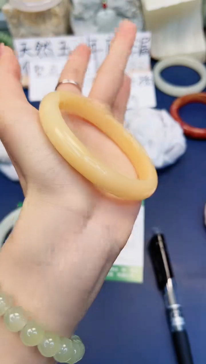 【闪购商品】石英质玉手镯未镶嵌230