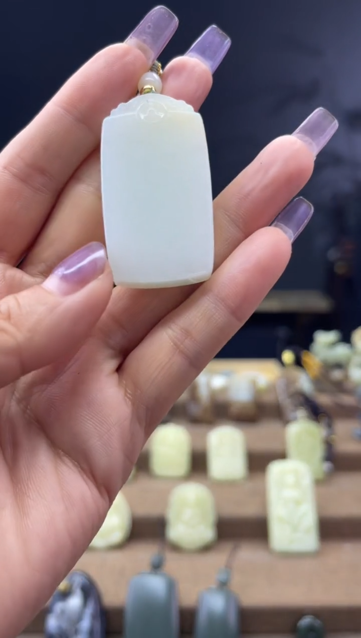 颈饰未镶嵌和田玉1