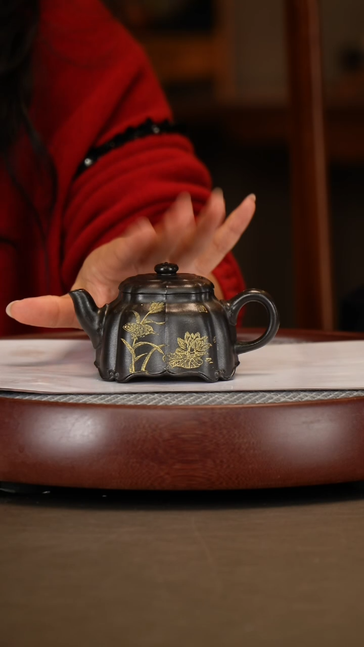 【闪购商品】紫砂茶壶【李霓】墨玉金砂四足菱花 180CC