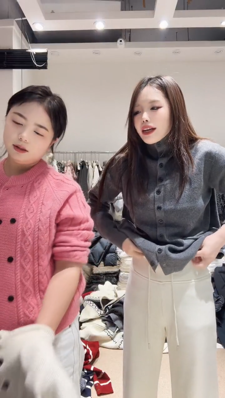 灰色高领扣子灰色不调不换