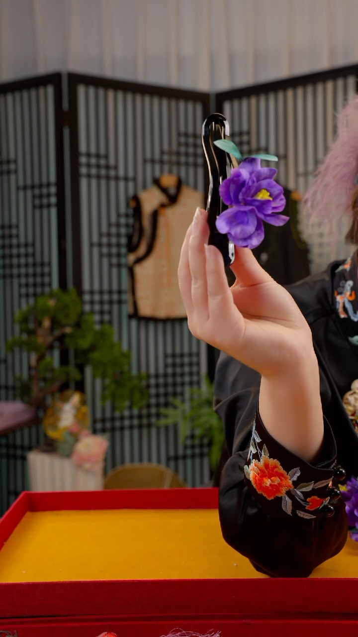 刺绣非遗绒花手工饰品