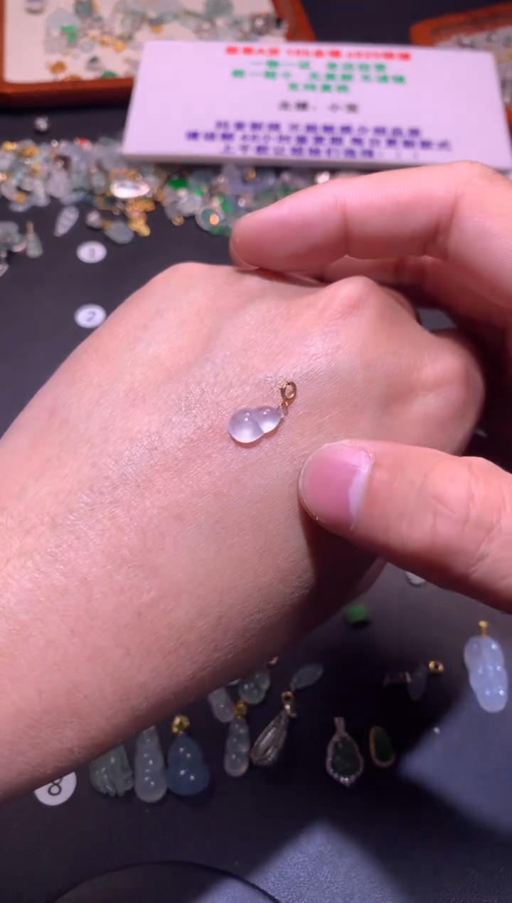 【闪购商品】翡翠吊坠(不含链)18K金镶嵌1