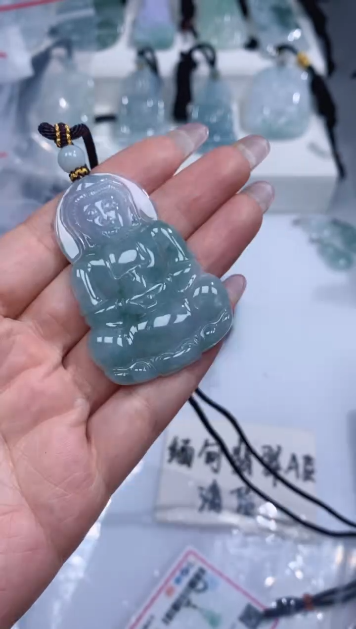 颈饰未镶嵌翡翠吊坠