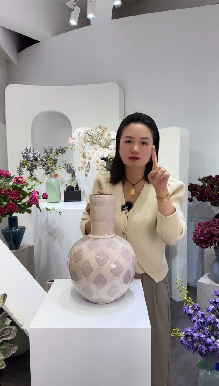 【闪购商品】藤粉色菱形花瓶