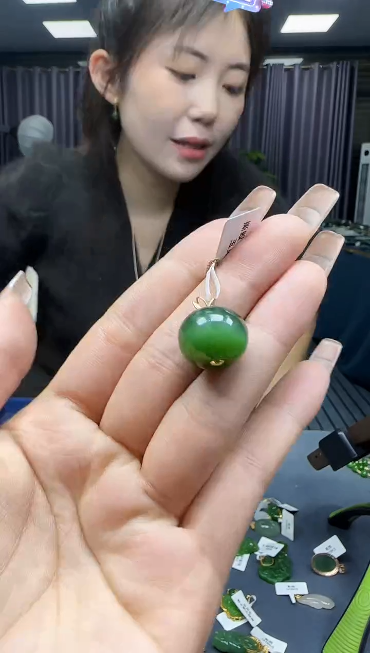 【闪购商品】和田玉挂件18K金镶嵌1