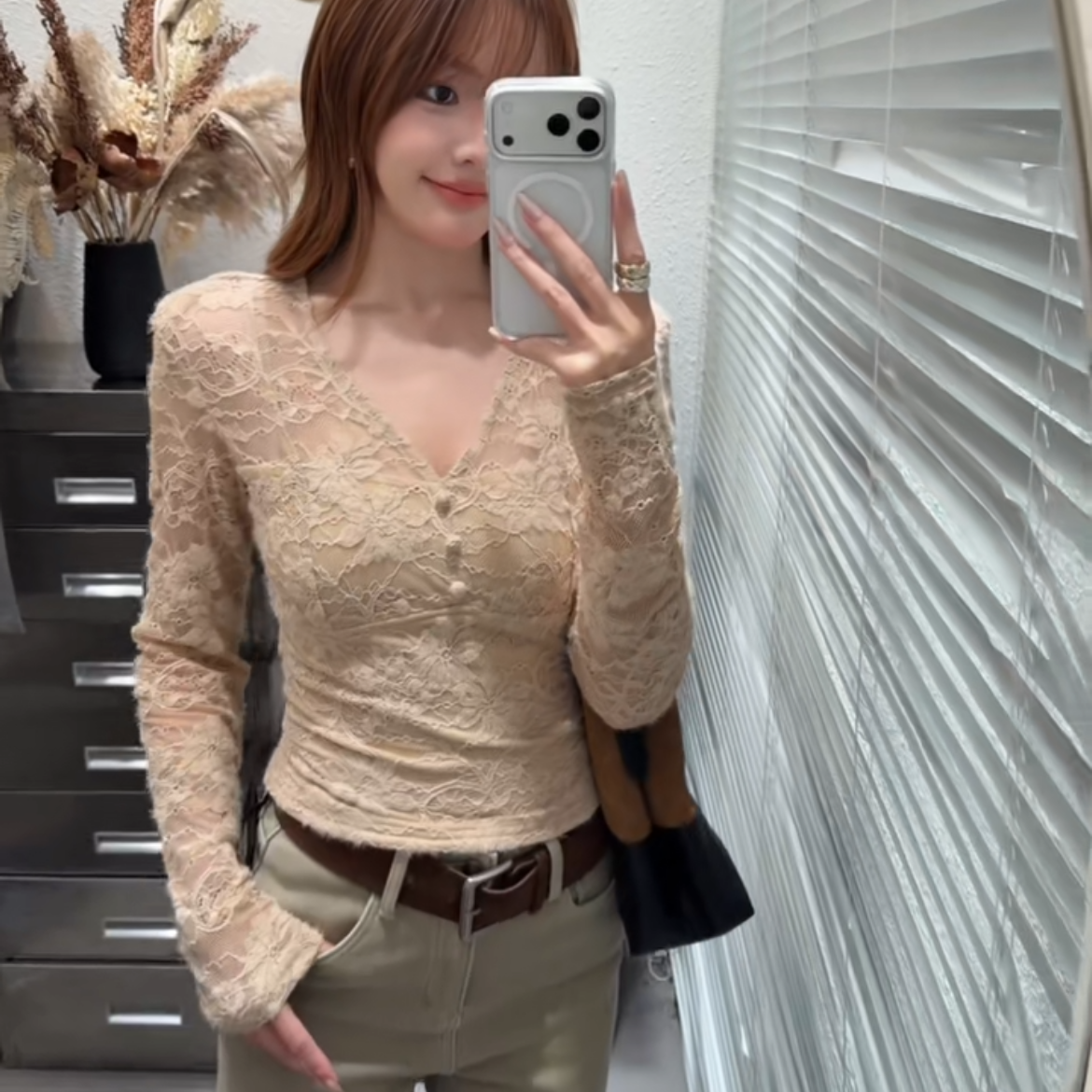 2025秋冬新款蕾丝内里磨毛设计款V领修身显瘦辣妹风打底衫女1126