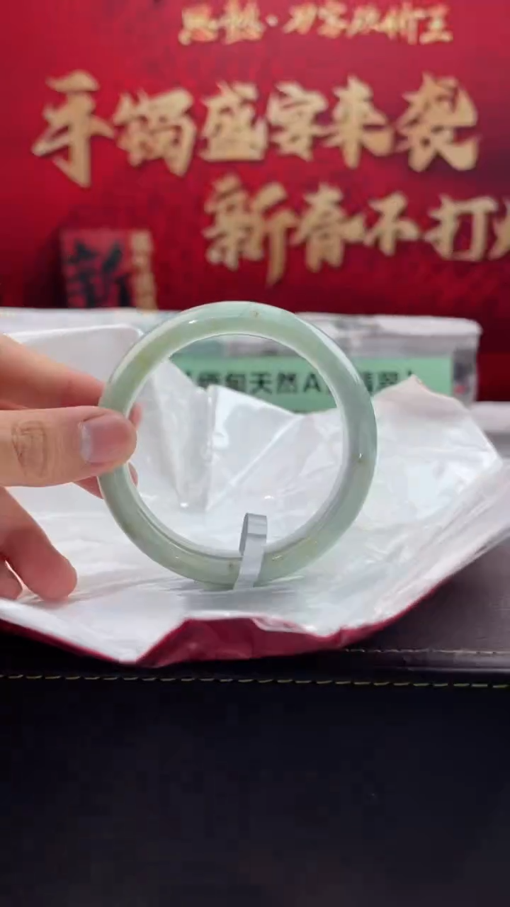 【闪购商品】翡翠手镯未镶嵌21翡翠手镯（微瑕）