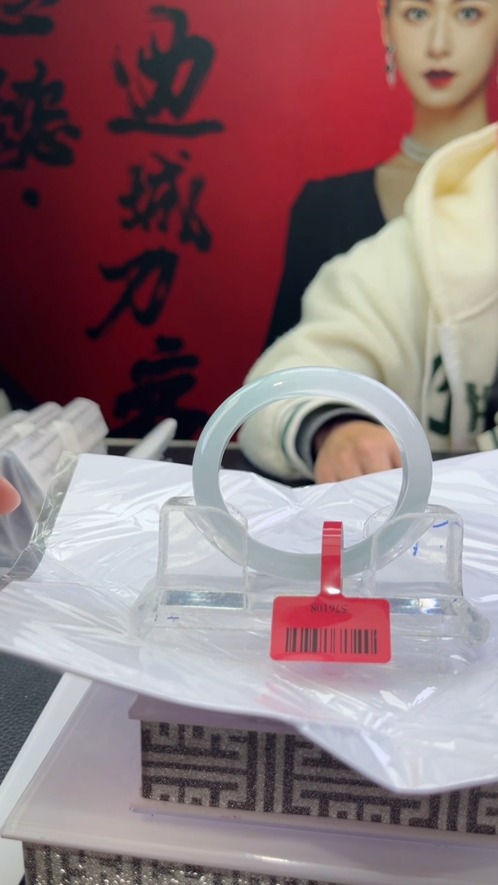【闪购商品】翡翠手镯（贵妃镯）未镶嵌翡翠手镯1