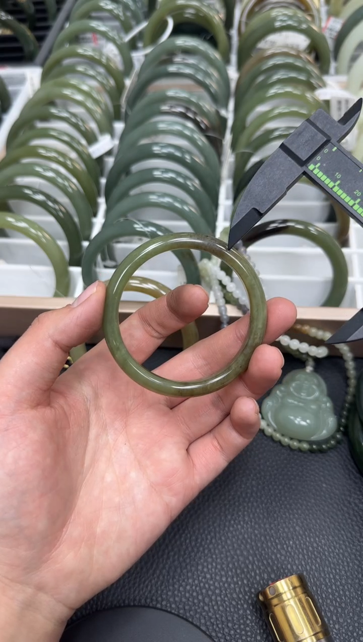 【闪购商品】和田玉手镯未镶嵌天然和田玉有天然结构