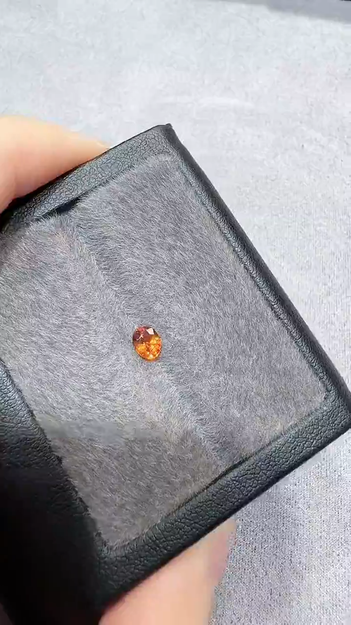 未镶嵌裸石石榴石（芬达石）4*5,mm