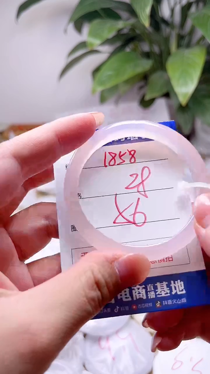 玛瑙/玉髓手镯未镶嵌1858