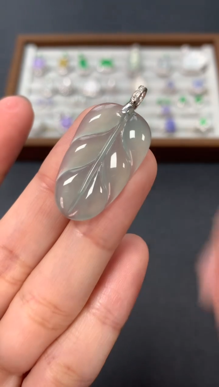 【闪购商品】翡翠吊坠(不含链)18K金镶嵌1980