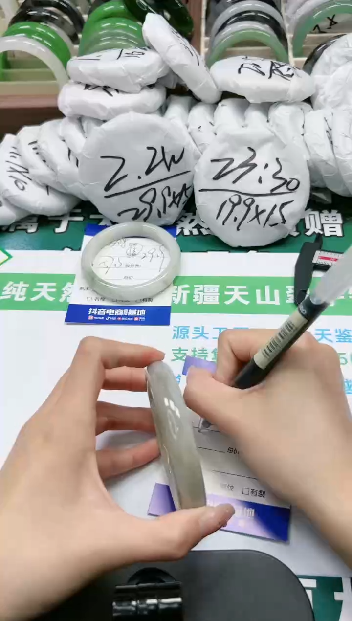 【闪购商品】石英质玉手镯未镶嵌K309-60