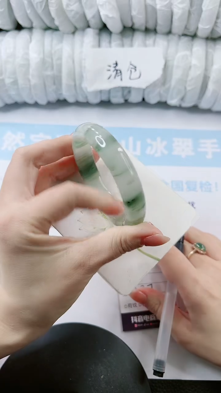 【闪购商品】石英质玉手镯未镶嵌多样性发货L37