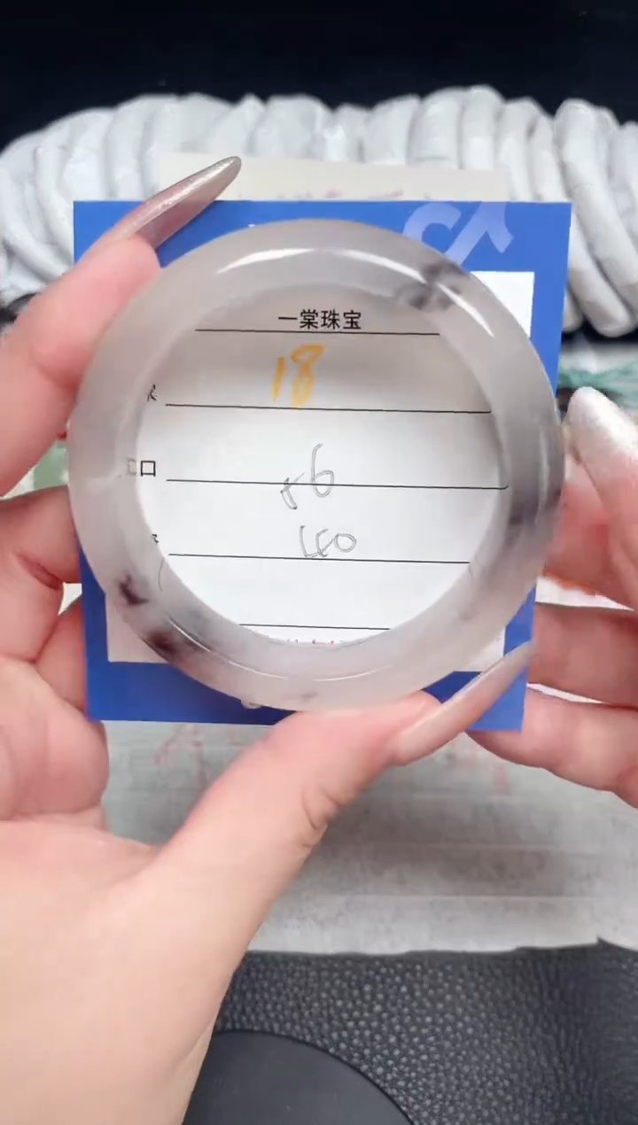 【闪购商品】石英质玉手镯未镶嵌18