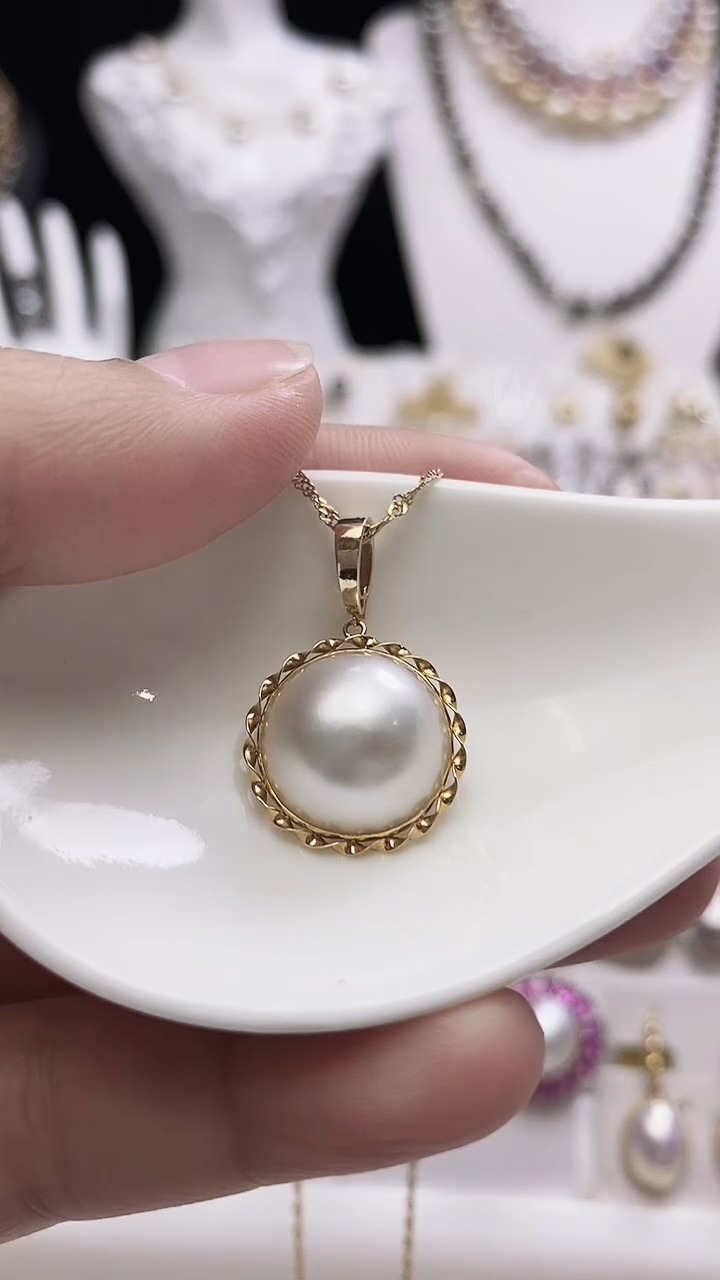 【闪购商品】拼合珍珠（马贝珠）颈饰18K金镶嵌海水马贝吊坠