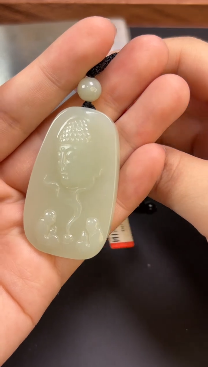 【闪购商品】和田玉吊坠(赠链)未镶嵌且末微色差近矿吊坠