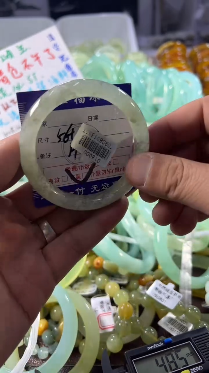 未镶嵌蛇纹石玉手镯1