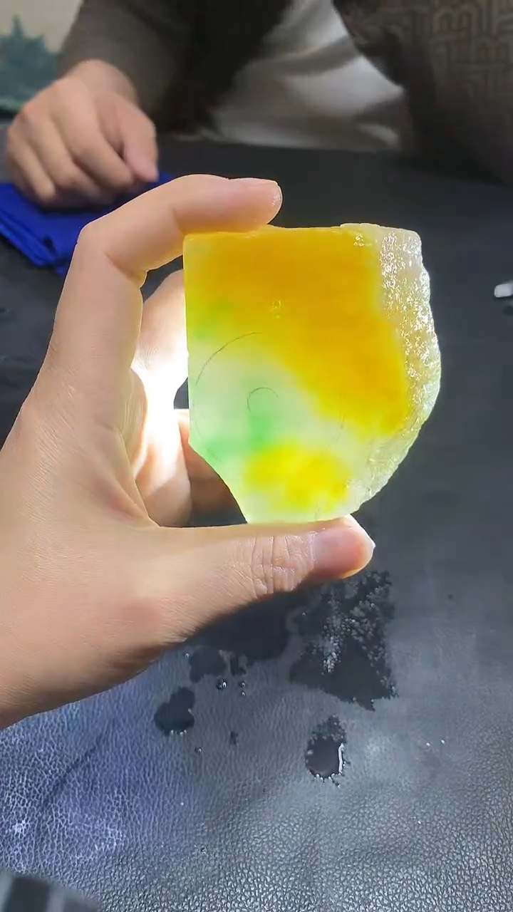 玉冰黄加绿边角毛坯